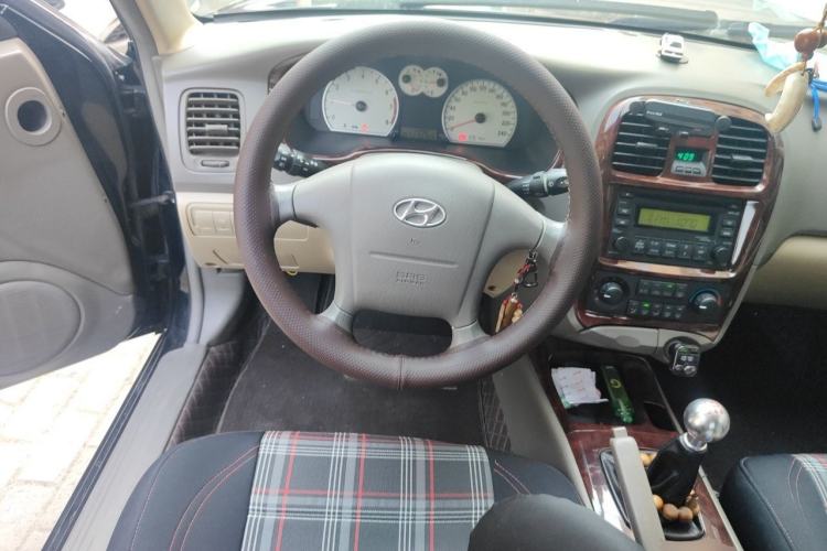 Used Hyundai MoInca 2009 2.0L Manual Comfort Edition GL Steering Wheel
