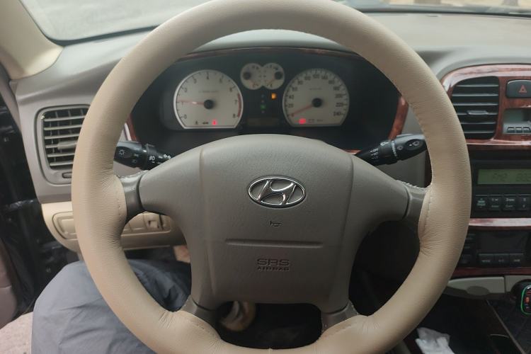 Used Hyundai MoInca 2009 2.0L Automatic Prestige GL Trim Steering Wheel