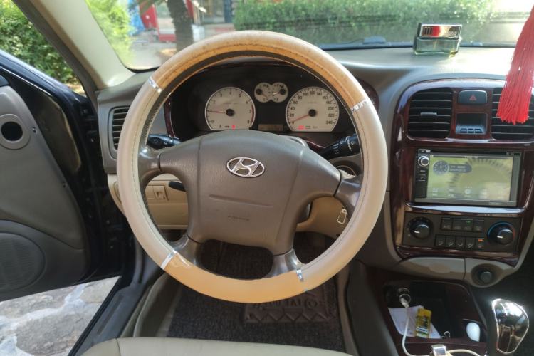 Used Hyundai MoInca 2009 2.0L Manual Luxury Edition GL Steering Wheel