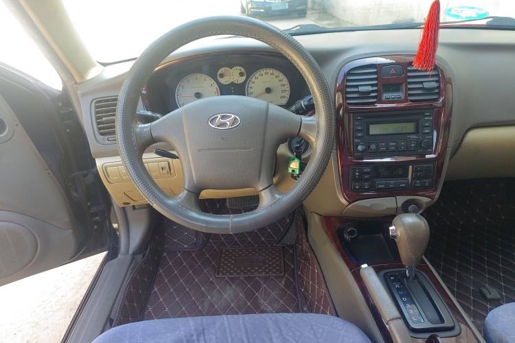 Used Hyundai MoInca 2009 2.0L Automatic Prestige GL Trim Steering Wheel