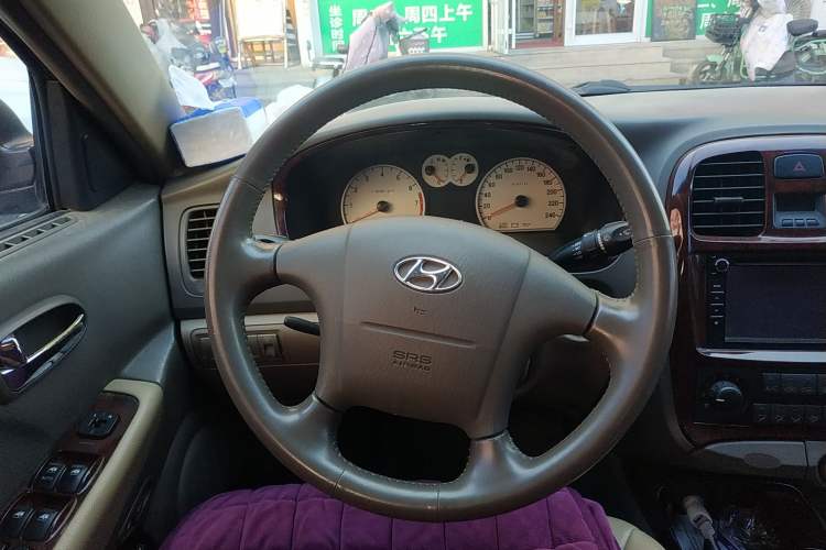 Used Hyundai MoInca 2009 2.0L Manual Luxury Edition GL Steering Wheel