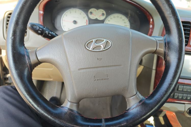 Used Hyundai MoInca 2009 1.8L Manual Luxury Edition GL Steering Wheel
