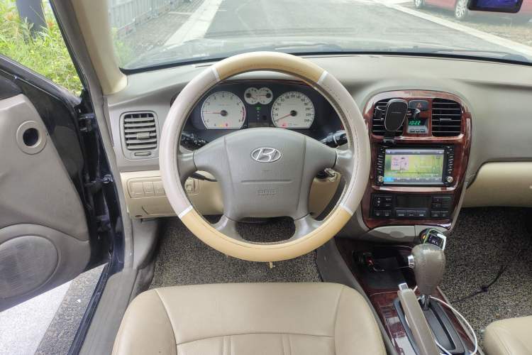 Used Hyundai MoInca 2009 2.0L Automatic Prestige GL Trim Steering Wheel