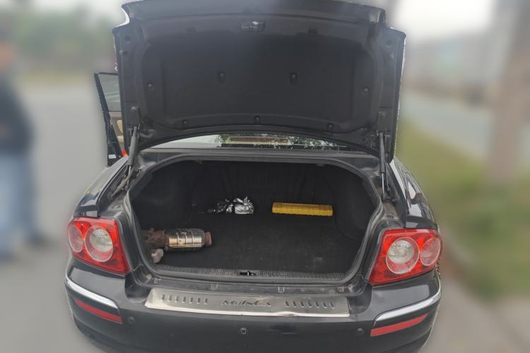 Used Hyundai MoInca 2009 1.8L Automatic Prestige GL Model Trunk