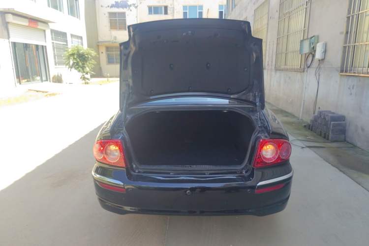 Used Hyundai MoInca 2009 2.0L Automatic Prestige GL Trim Trunk