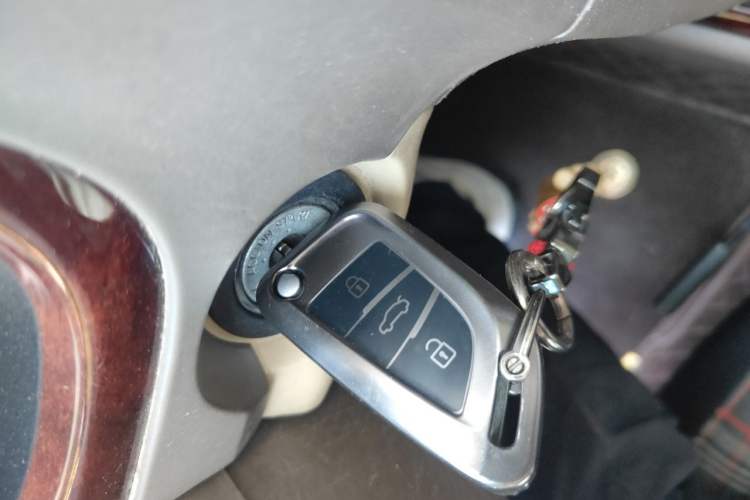 Used Hyundai MoInca 2009 2.0L Manual Comfort Edition GL Vehicle Key