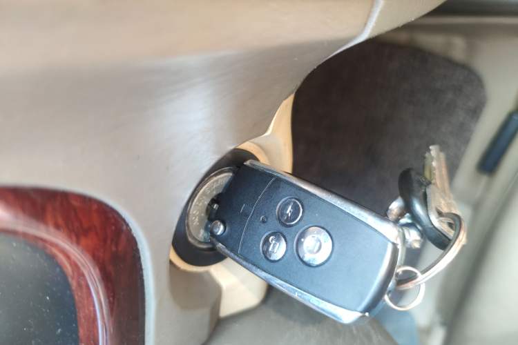 Used Hyundai MoInca 2009 2.0L Manual Luxury Edition GL Vehicle Key