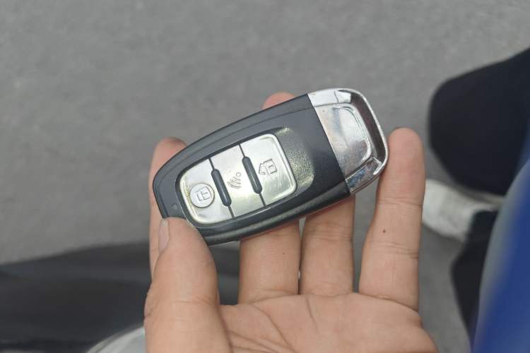Used Hyundai MoInca 2009 1.8L Automatic Prestige GL Model Vehicle Key