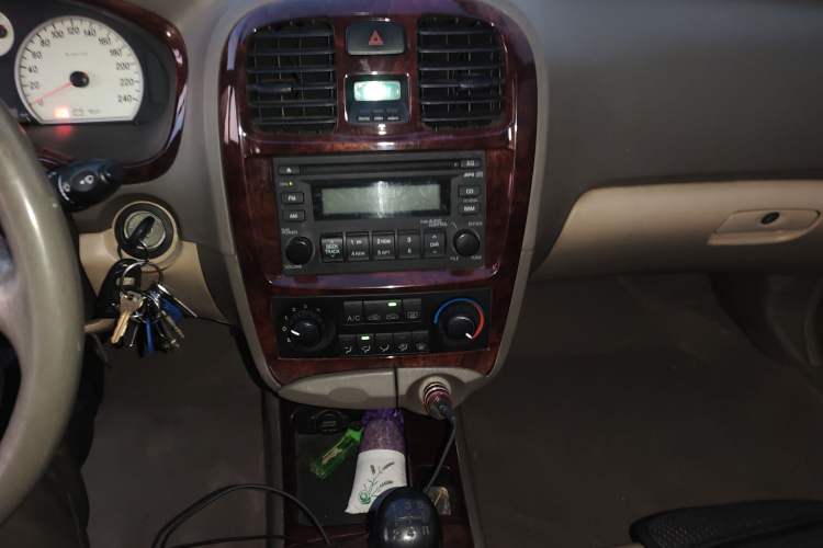 Used Hyundai MoInca 2009 1.8L Manual Comfort Edition GL Audio And AC Panel