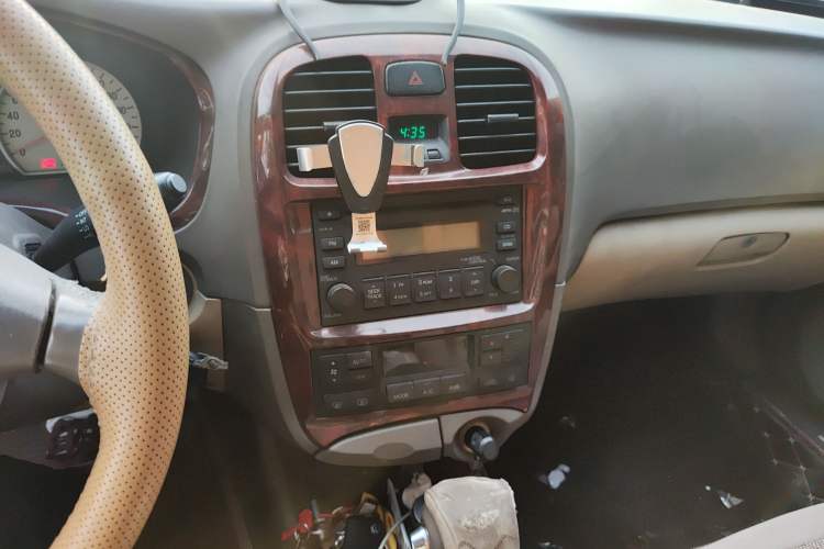 Used Hyundai MoInca 2009 1.8L Automatic Prestige GL Model Audio And AC Panel