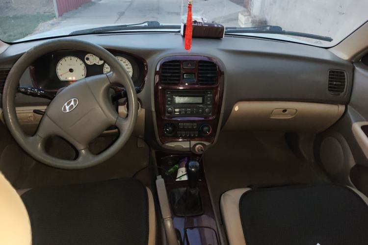 Used Hyundai MoInca 2009 1.8L Manual Comfort Edition GL Center Console