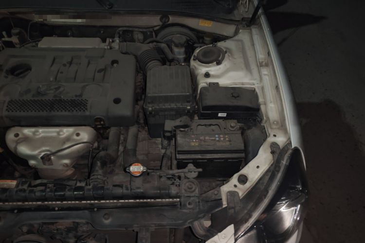 Used Hyundai MoInca 2009 1.8L Manual Comfort Edition GL Engine Bay Left