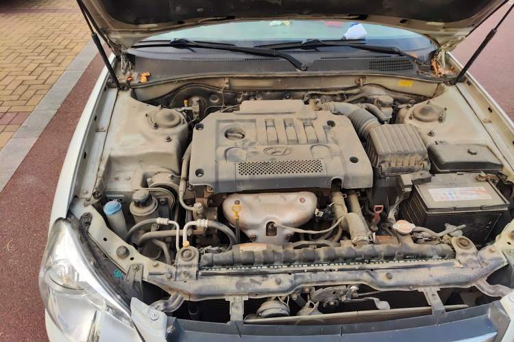 Used Hyundai MoInca 2009 1.8L Automatic Prestige GL Model Engine Bay Right