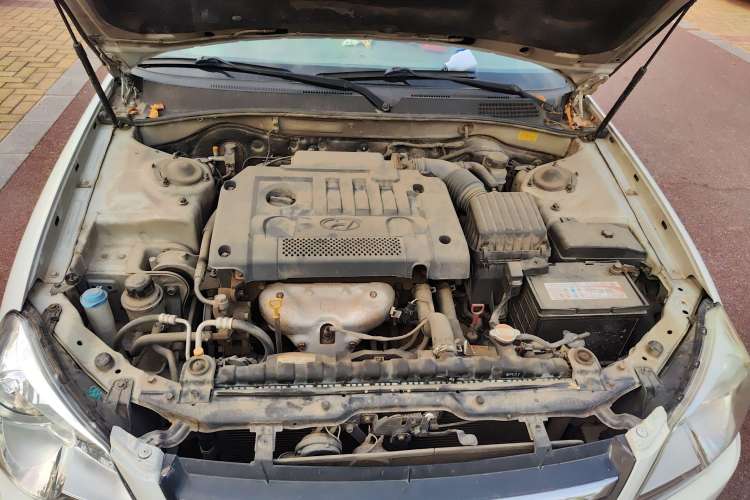 Used Hyundai MoInca 2009 1.8L Automatic Prestige GL Model Engine Bay