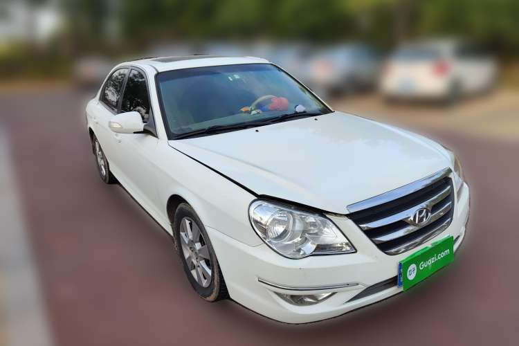 Used Hyundai MoInca 2009 1.8L Automatic Prestige GL Model Front Right 45 Deg