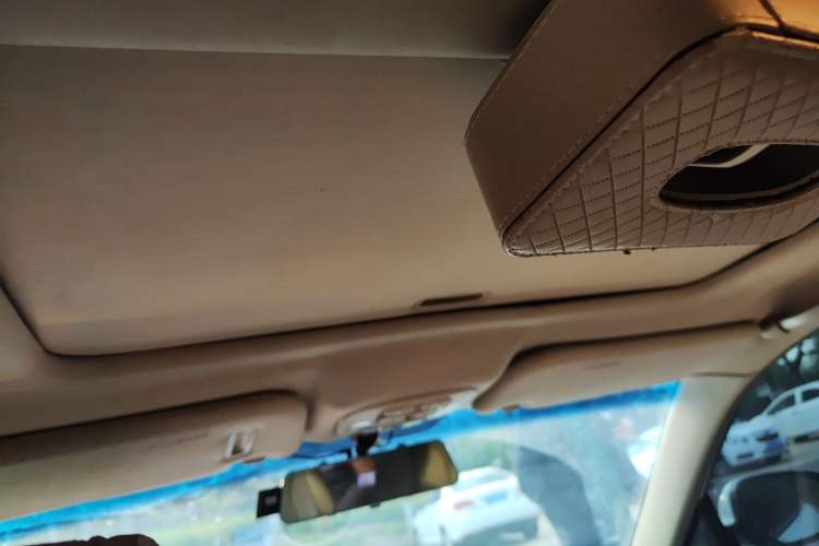 Used Hyundai MoInca 2009 1.8L Automatic Prestige GL Model Headliner