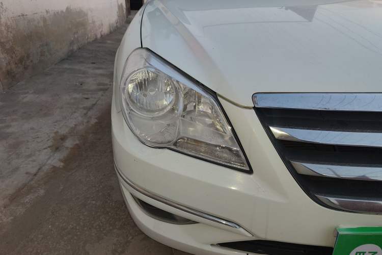 Used Hyundai MoInca 2009 1.8L Manual Comfort Edition GL Right Front Headlight
