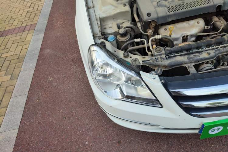 Used Hyundai MoInca 2009 1.8L Automatic Prestige GL Model Right Front Headlight