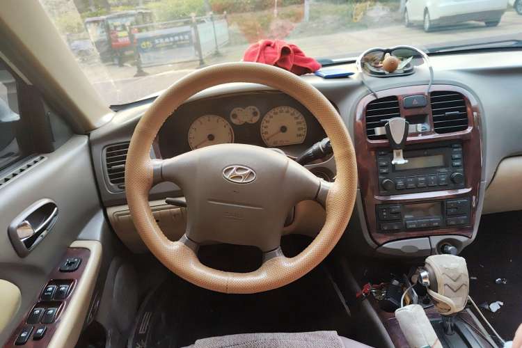 Used Hyundai MoInca 2009 1.8L Automatic Prestige GL Model Steering Wheel