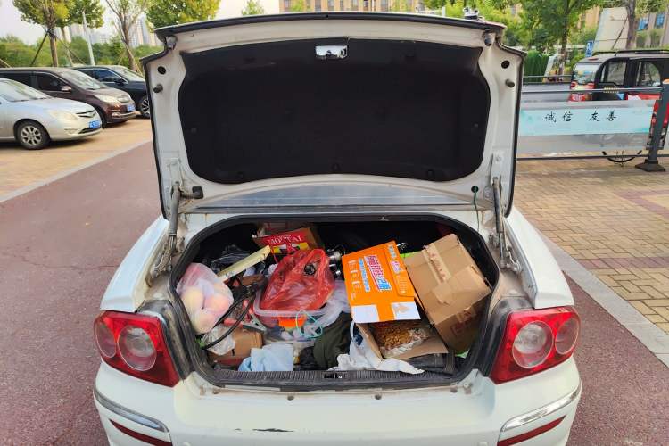 Used Hyundai MoInca 2009 1.8L Automatic Prestige GL Model Trunk