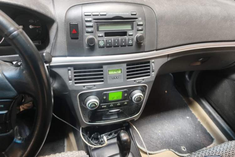 Used Hyundai NF 2006 2.0L Automatic Luxury Edition Audio And AC Panel