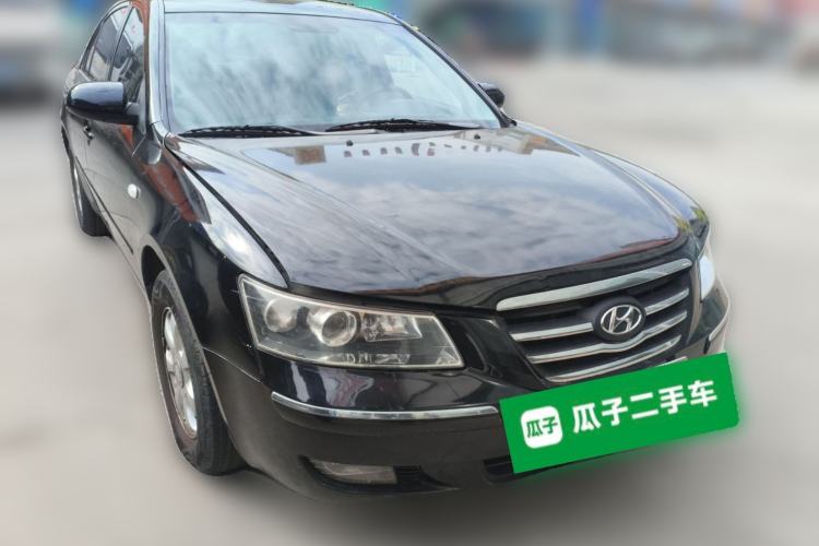 Used Hyundai NF 2006 2.0L Manual Comfort Version Front Right 45 Deg