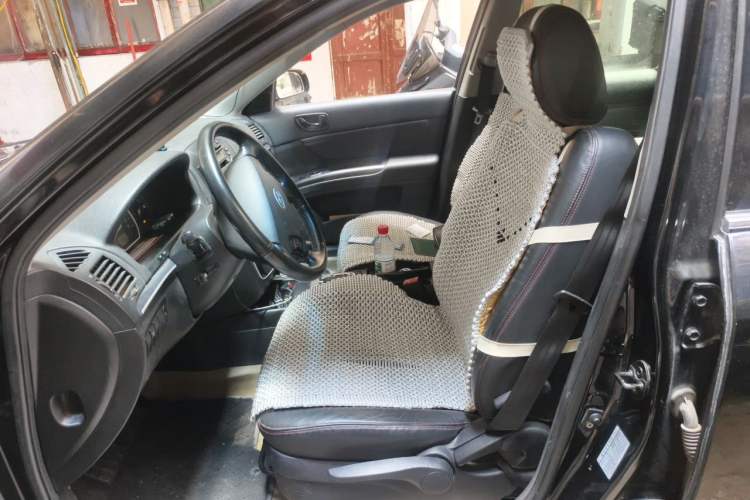 Used Hyundai NF 2006 2.0L Automatic Luxury Edition Left Front Seat
