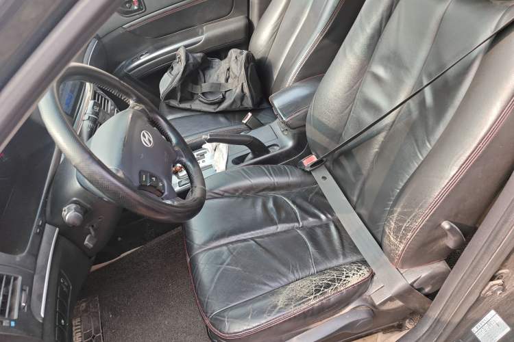 Used Hyundai NF 2006 2.0L Automatic Luxury Edition Left Front Seat