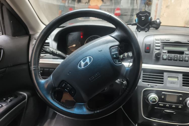 Used Hyundai NF 2006 2.0L Automatic Luxury Edition Steering Wheel
