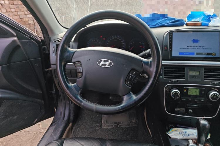 Used Hyundai NF 2006 2.0L Automatic Luxury Edition Steering Wheel