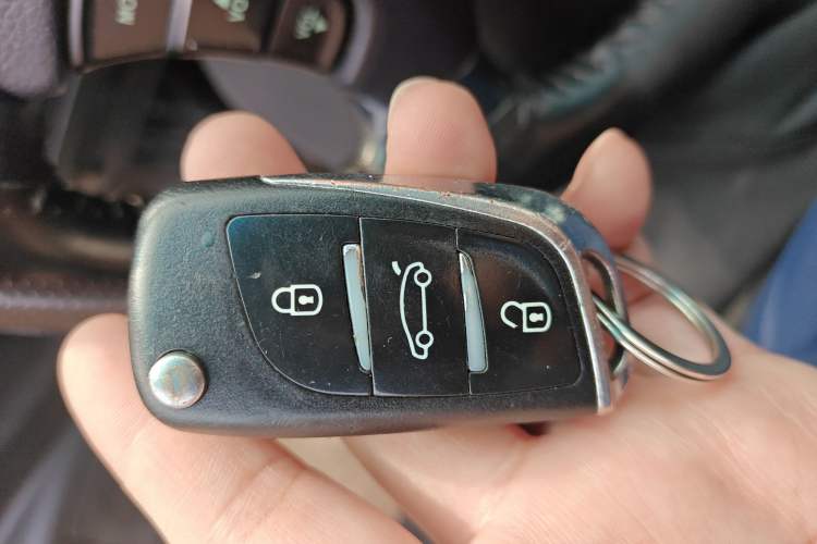 Used Hyundai NF 2006 2.0L Automatic Luxury Edition Vehicle Key