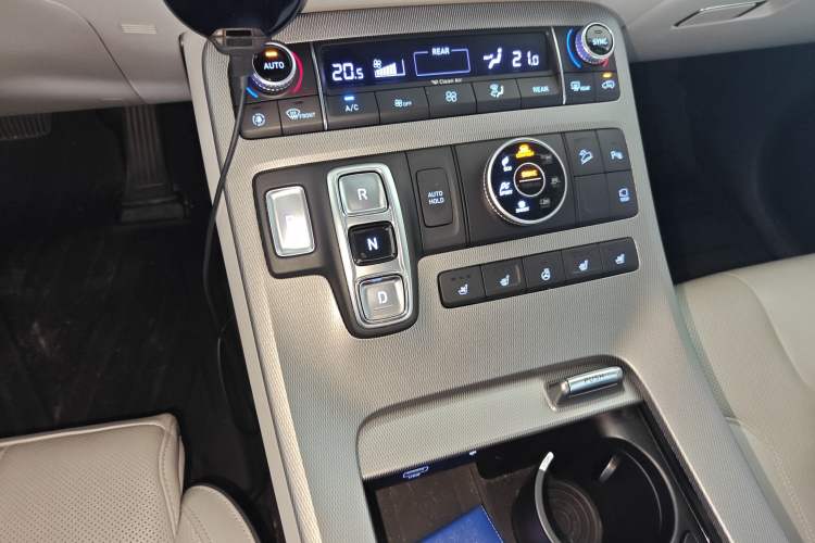 Used Hyundai Palisade 2021 3.5L Automatic 4x4 GLS Gear Lever