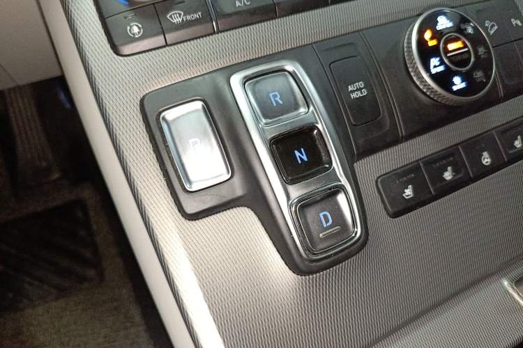 Used Hyundai Palisade 2021 3.5L Automatic 4x4 GLS Gear Lever