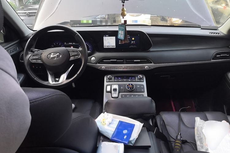 Used Hyundai Palisade 2021 3.5L Automatic 4x4 GL Center Console