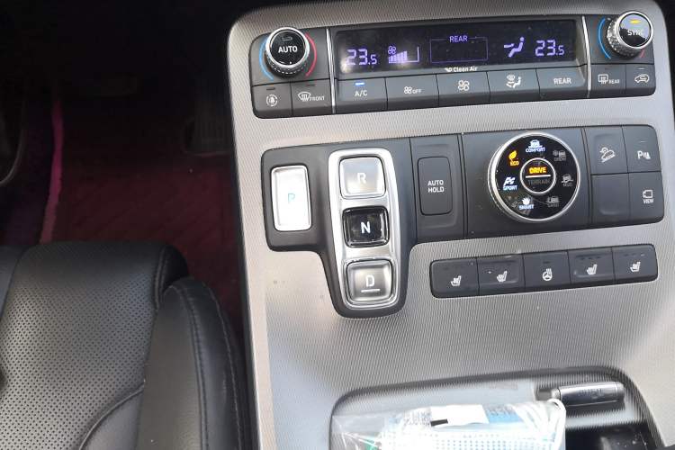 Used Hyundai Palisade 2021 3.5L Automatic 4x4 GL Gear Lever