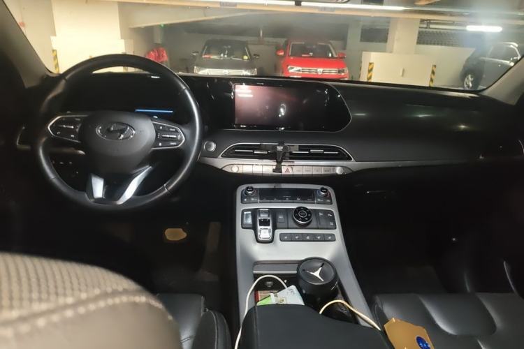 Used Hyundai Palisade 2021 3.5L Automatic 4x4 GLS Center Console