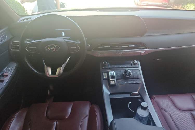 Used Hyundai Palisade 2021 3.5L Automatic 4x4 GLS Center Console