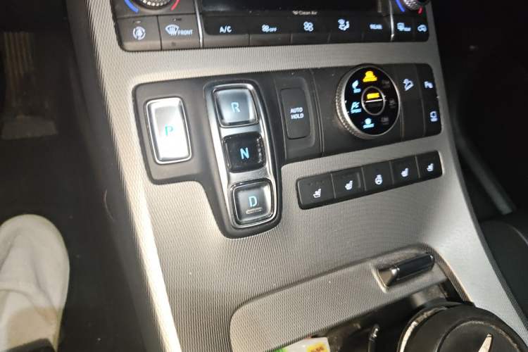 Used Hyundai Palisade 2021 3.5L Automatic 4x4 GLS Gear Lever