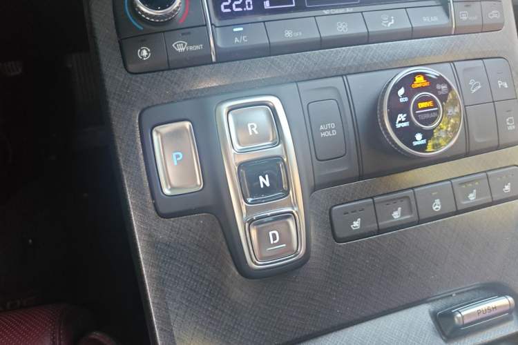Used Hyundai Palisade 2021 3.5L Automatic 4x4 GLS Gear Lever