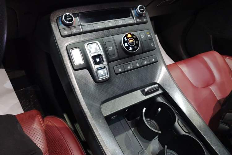 Used Hyundai Palisade 2021 3.5L Automatic 4x4 GLS Gear Lever
