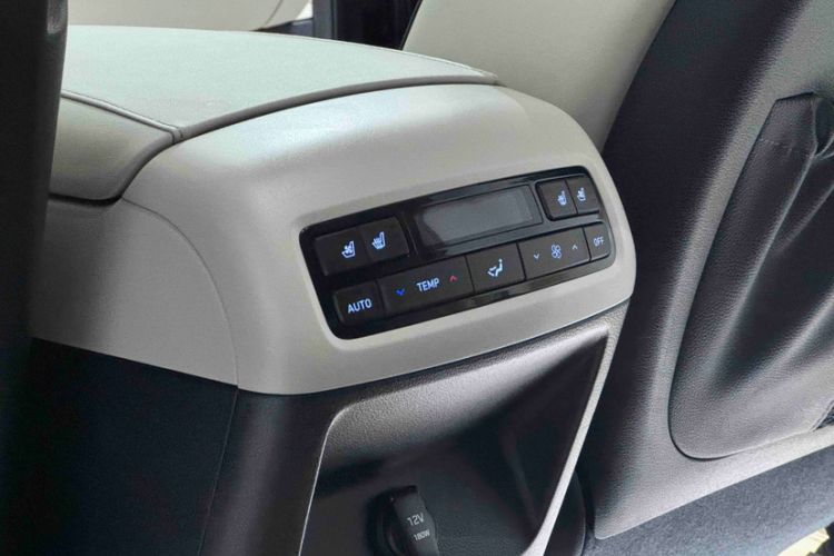 Used Hyundai Palisade 2021 3.5L Automatic 4x4 GLS Interior 10
