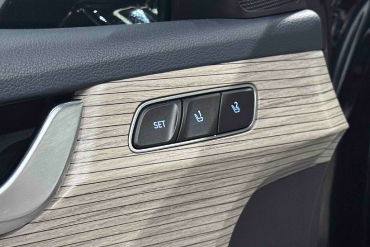 Used Hyundai Palisade 2021 3.5L Automatic 4x4 GLS Interior 11