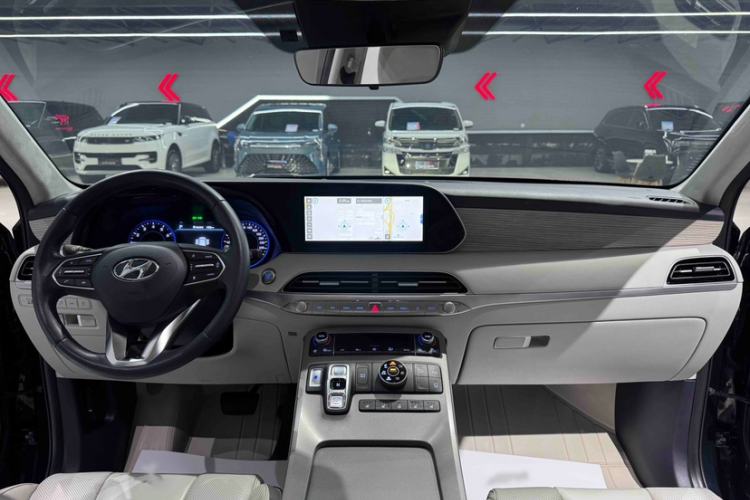 Used Hyundai Palisade 2021 3.5L Automatic 4x4 GLS Interior 6