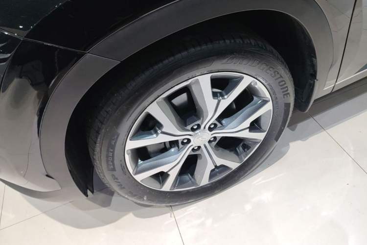 Used Hyundai Palisade 2021 3.5L Automatic 4x4 GLS Left Front Wheel Hub