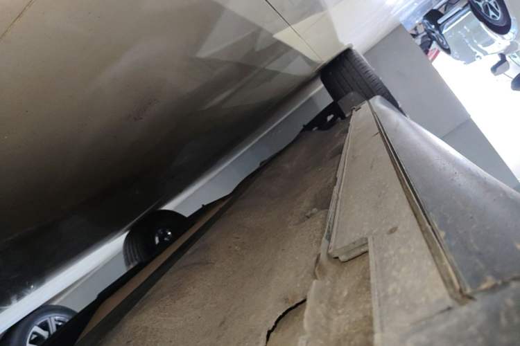 Used Hyundai Palisade 2021 3.5L Automatic 4x4 GLS Right Side Sill
