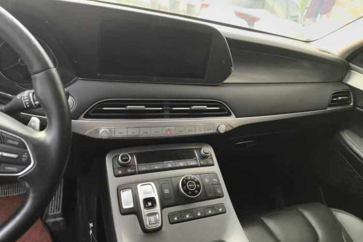 Used Hyundai Palisade 2021 3.5L Automatic 4x4 GLS Audio And AC Panel
