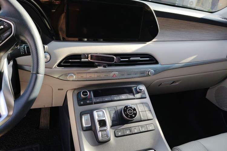 Used Hyundai Palisade 2021 3.5L Automatic 4x4 GLS Audio And AC Panel