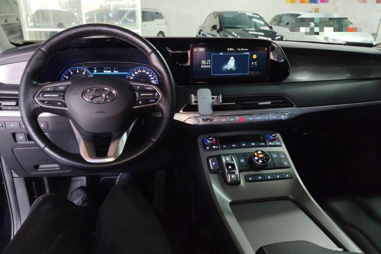Used Hyundai Palisade 2021 3.5L Automatic 4x4 GLS Center Console