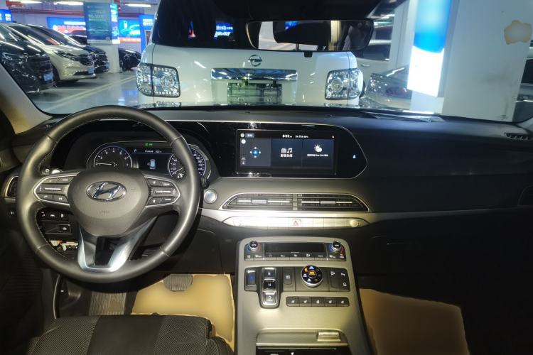 Used Hyundai Palisade 2021 3.5L Automatic 4x4 GLS Center Console