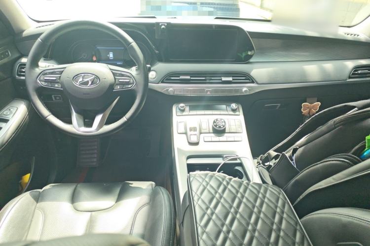 Used Hyundai Palisade 2021 3.5L Automatic 4x4 GLS Center Console